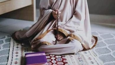 متى يجب على الفتاة الصلاة؟