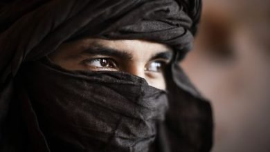 إخراج الزكاة للقريب العاصي