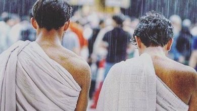 كيفية عمل العمرة.- إظهار الكتف اليمنى في الإحرام