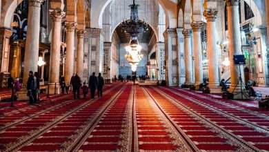 وضع خطوط في المسجد لتسوية الصفوف